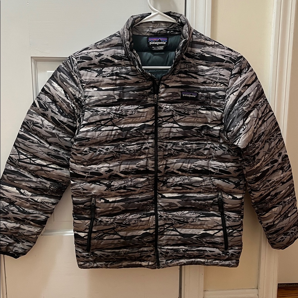 EUC Patagonia Down Sweater Jacket Kids Boys Sz 14 X-Large Camo Puffer